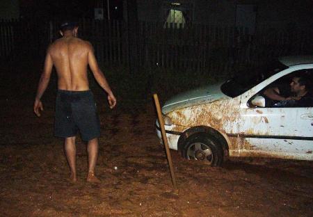 Chuva deixa ruas intransitáveis em Ji-Paraná