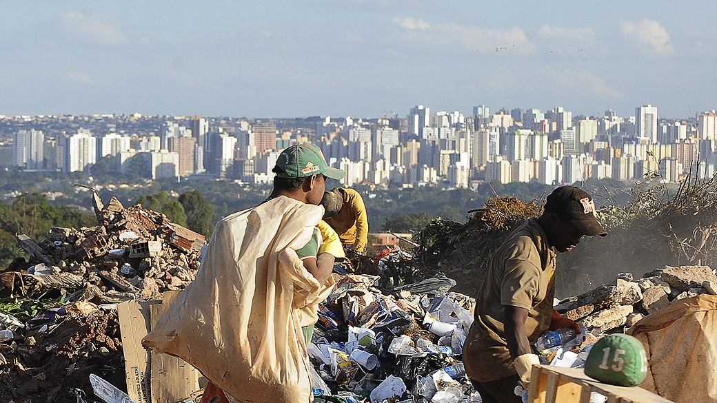 MISÉRIA: Extrema pobreza aumenta e chega a 15,2 milhões no Brasil