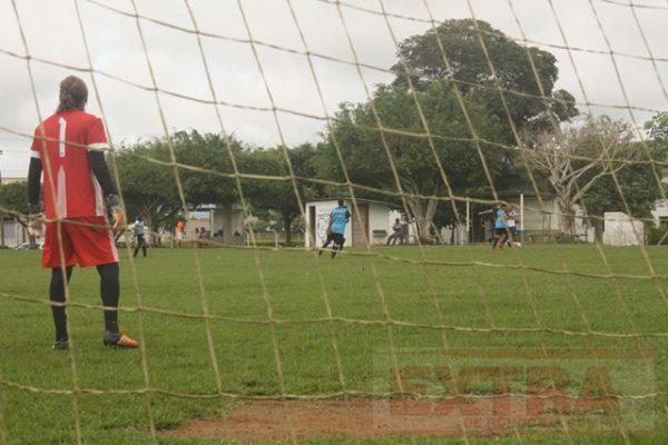 Fábio Luiz comanda treino coletivo do VEC no Clube dos Estados