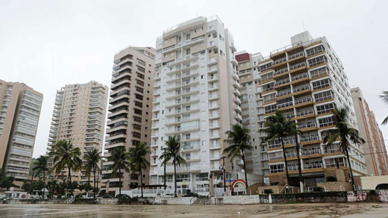 Triplex no Guarujá atribuído a Lula é arrematado por R$ 2,2 milhões