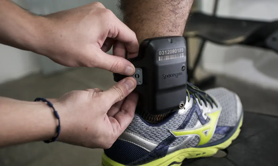 NA CAPITAL: Candidato com tornozeleira eletrônica é barrado em concurso da PF