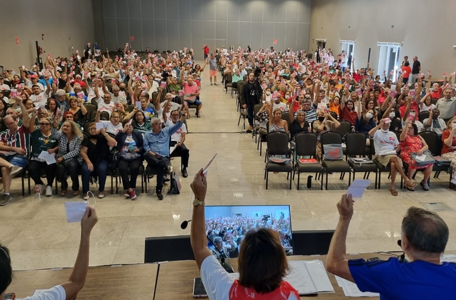 ASSEMBLEIA ELEITORAL: Último dia de congresso se inicia com votação de teses e instalação