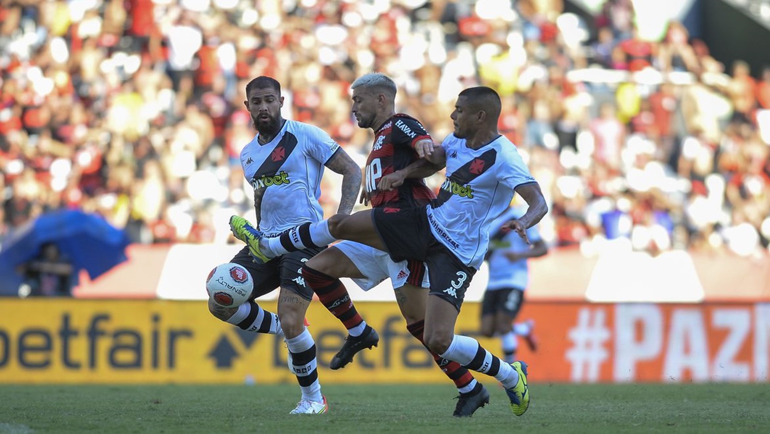 CAMPEONATO CARIOCA: Vasco e Flamengo se enfrentam em busca de vaga na final