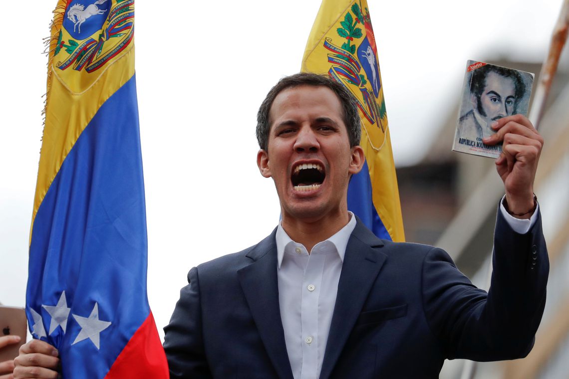 VENEZUELA: Guaidó faz juramento e diz ser presidente em exercício do país