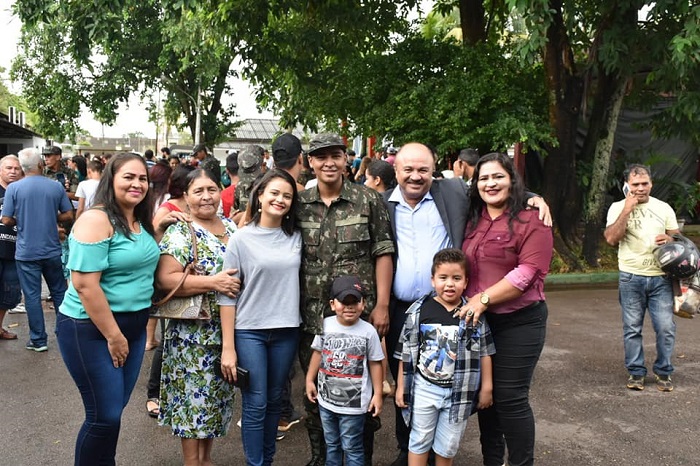 SOLENIDADE: Vereador Da Silva participa de formatura de jovens recrutas do exército