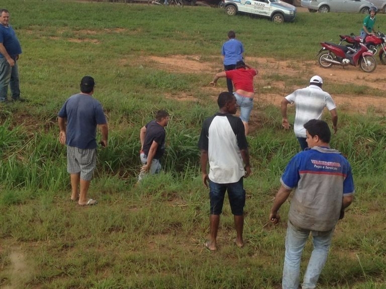 Repórter e cinegrafista da Globo/RO são agredidos e PM dispara contra manifestantes