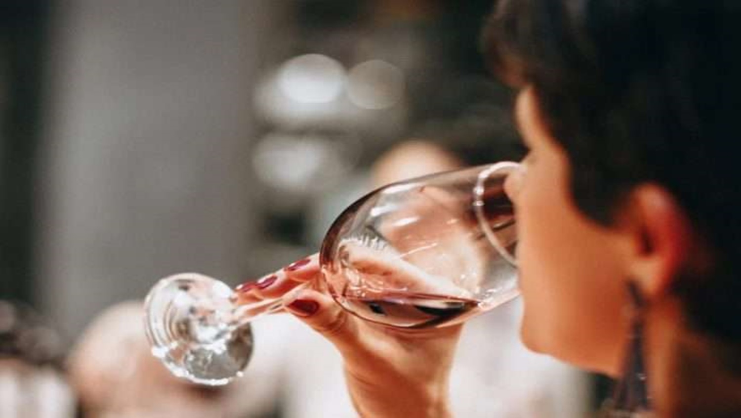NOTÍCIA BOA: Estudo científico mostra que vinho reduz riscos de Covid-19