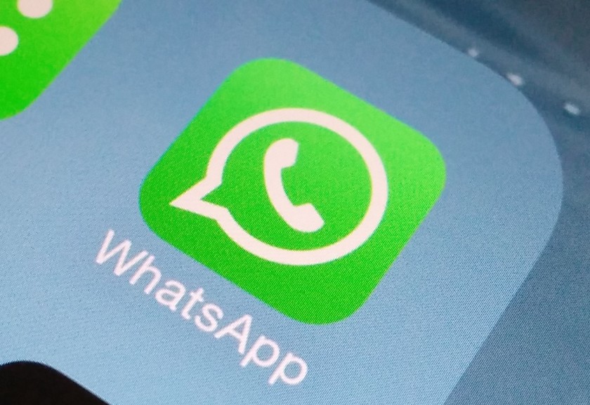 CONTROLE: WhatsApp limita reenvios de mensagens a cinco destinatários