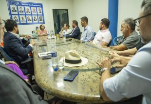 COMÉRCIO: Prefeito se reúne com presidente e diretores da CDL e acolhe pedidos