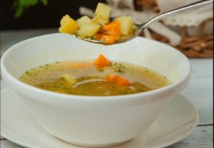 TRADICIONAL: Tomar caldo de mocotó no Mercado Central vira ‘remédio’ popular contra ressaca 