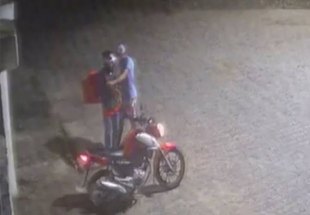 NA ENTREGA: Motoboy tem veículo, dinheiro e celular roubados por trio criminoso 