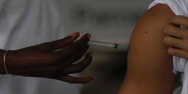 COVID-19: Aplicação da vacina bivalente deve começar em 27 de fevereiro