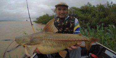 IMPRESSIONANTE: Grupo pega ‘monstros’ durante pescaria no Rio Madeira