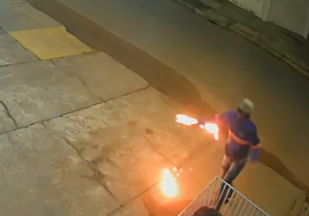 INCÊNDIO CRIMINOSO: Comando Vermelho é suspeito de ataques a provedores de internet