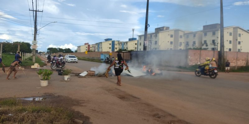 PORTO MADERO: Moradores fecham Av. Amazonas e protestam desabastecimento de água 
