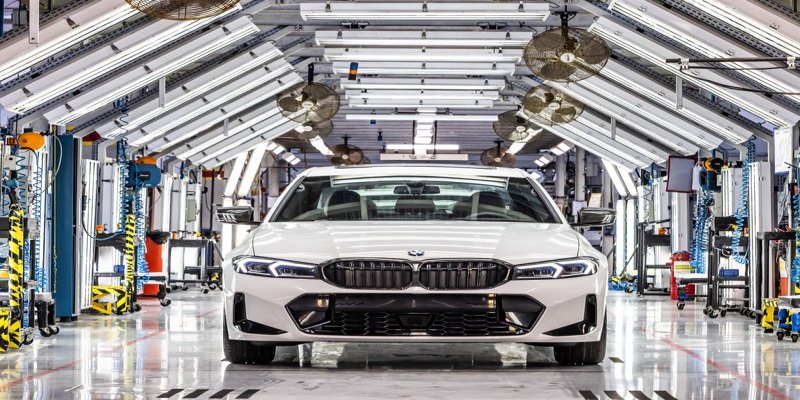 PARA POUCOS: BMW 320i ganha versão limitada alusiva aos 10 anos da fábrica do BMW Group em Araquari