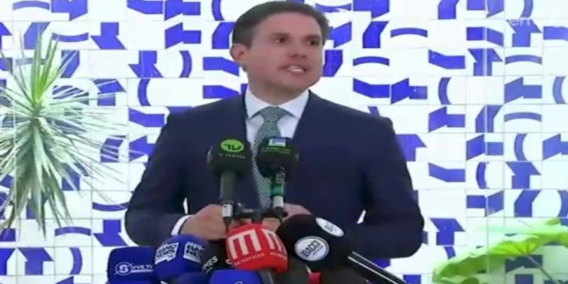 JÁ NOTIFICADO: Eduardo Bolsonaro atinge número de faltas que pode levar à cassação do mandato