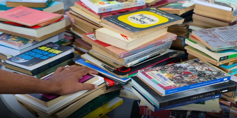 LITERATURA: Obras doadas pelo jornalista Rubens Coutinho chegam a biblioteca de presídios