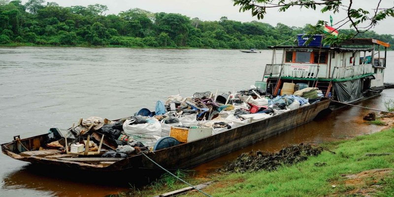 LIXO NO GUAPORÉ: Voluntários retiram lixo de frequentadores de acampamentos 