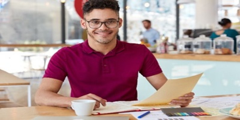 ECONOMIA: Desemprego entre jovens atinge menor nível desde 2012