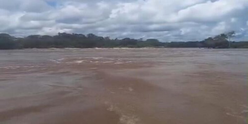 NAUFRÁGIO: Barco vira e quatro pessoas desaparecem em RO