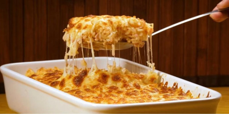 INSPIRADOR: O arroz de forno à parmegiana mais fácil e saboroso para qualquer almoço corrido