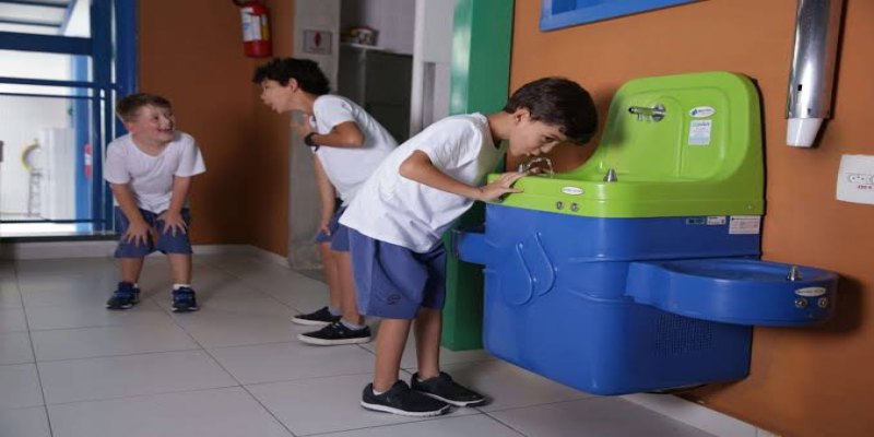 GASTOS NA EDUCAÇÃO: Escolas fragmentam compras para limpar bebedouros